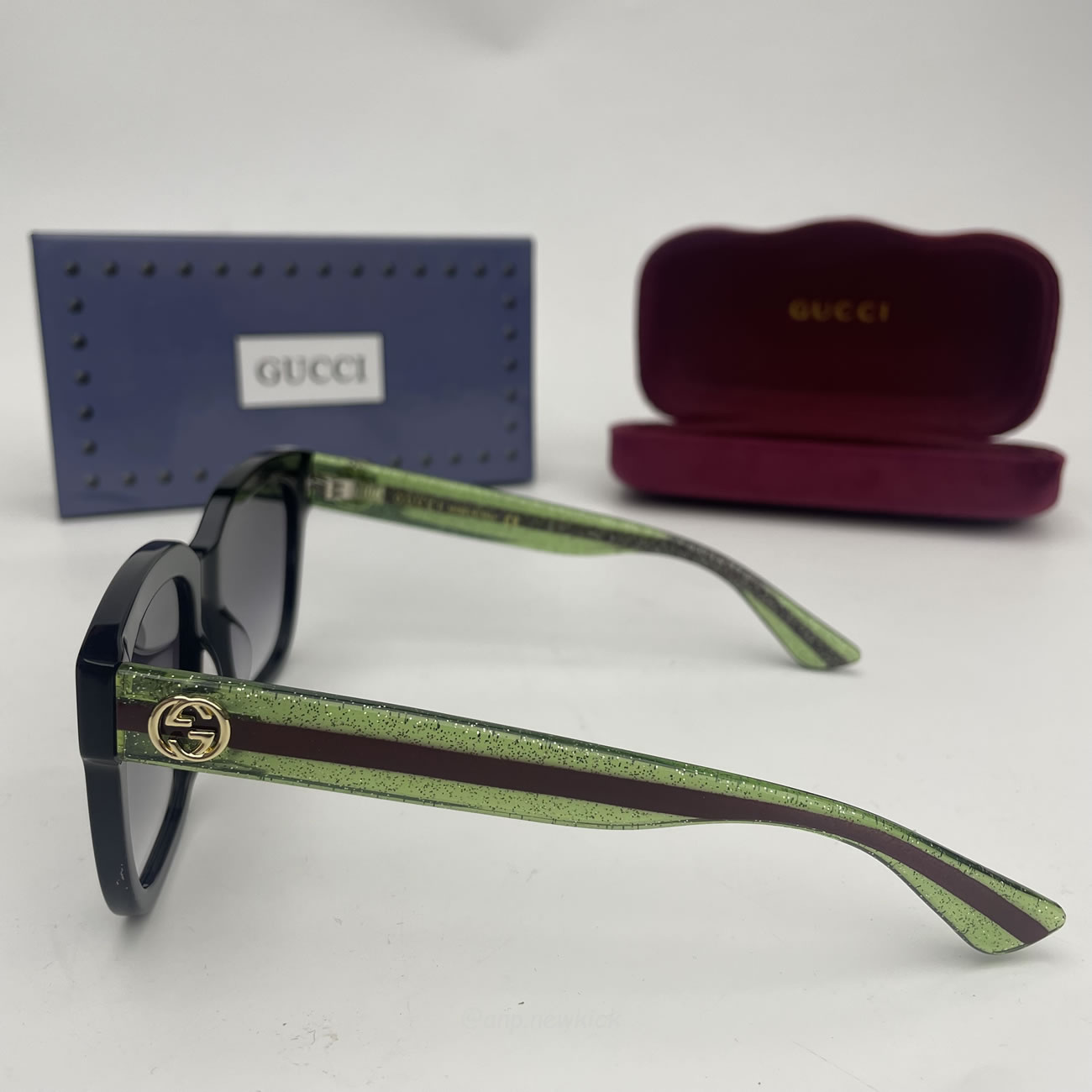 Gucci Glittered Oversized Rectangular Universal Fit Sunglasses Black Green Red (7) - www.kitistry.com Gucci Glittered Oversized Rectangular Universal Fit Sunglasses Black Green Red (7) - www.kitistry.com