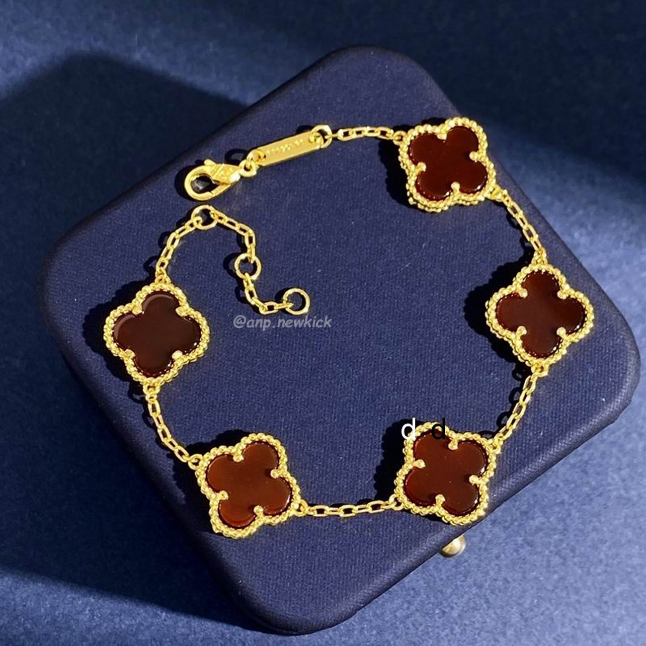 Van Cleef 18k Golden Bracelet (1) - www.kitistry.com Van Cleef 18k Golden Bracelet (1) - www.kitistry.com