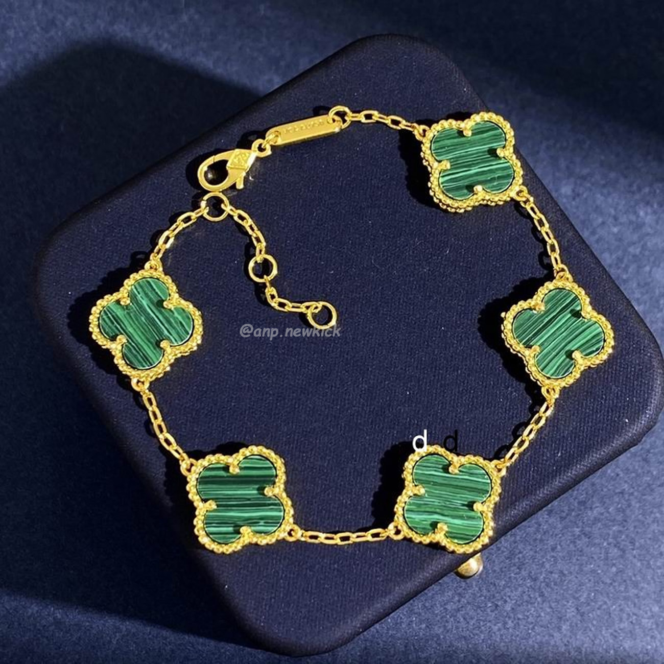 Van Cleef 18k Golden Bracelet (2) - www.kitistry.com Van Cleef 18k Golden Bracelet (2) - www.kitistry.com