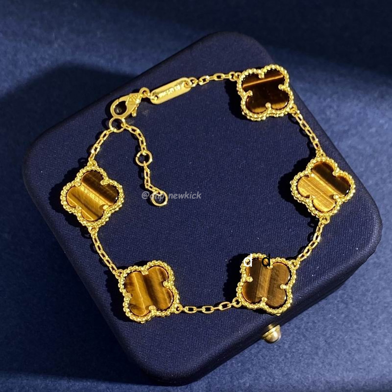 Van Cleef 18k Golden Bracelet (5) - www.kitistry.com Van Cleef 18k Golden Bracelet (5) - www.kitistry.com