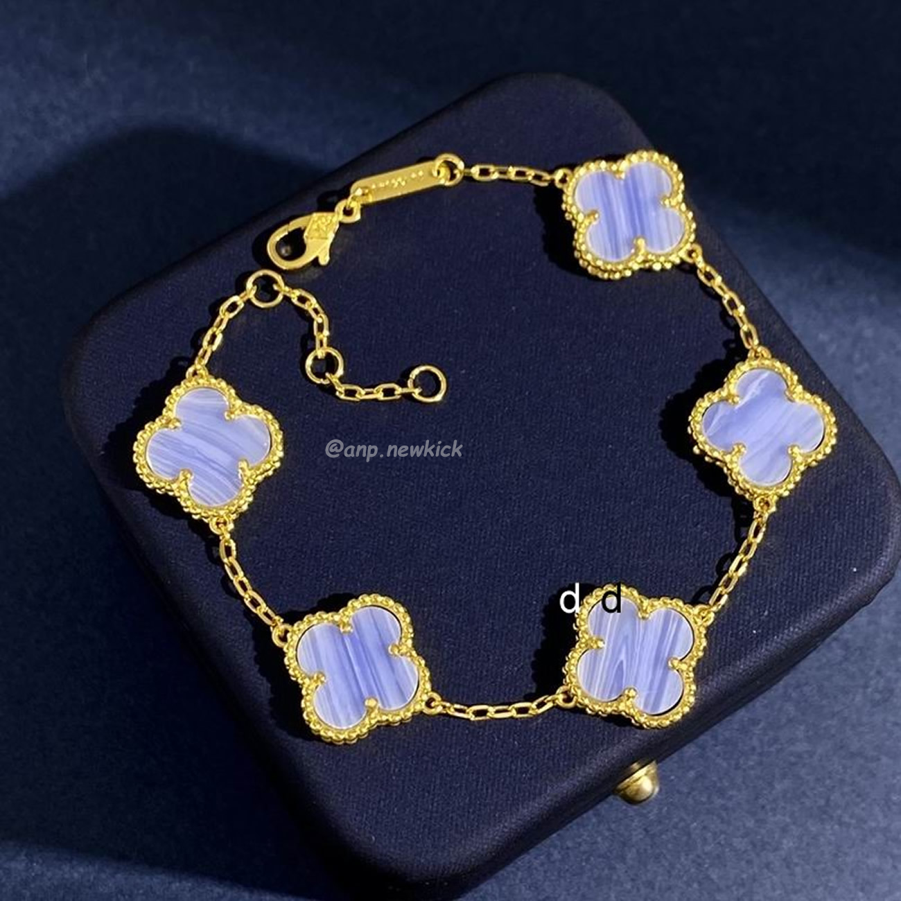 Van Cleef 18k Golden Bracelet (6) - www.kitistry.com Van Cleef 18k Golden Bracelet (6) - www.kitistry.com