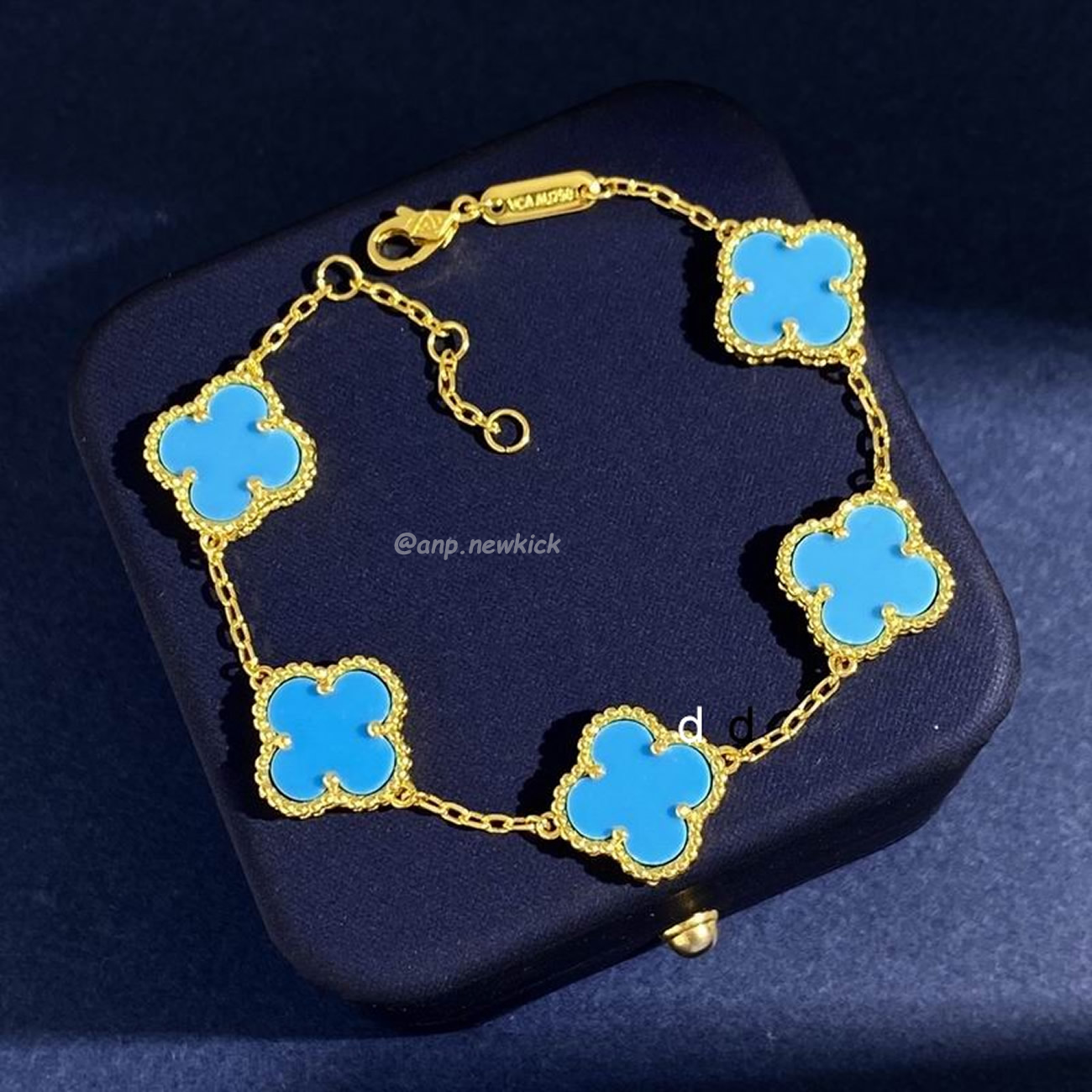 Van Cleef 18k Golden Bracelet (8) - www.kitistry.com Van Cleef 18k Golden Bracelet (8) - www.kitistry.com