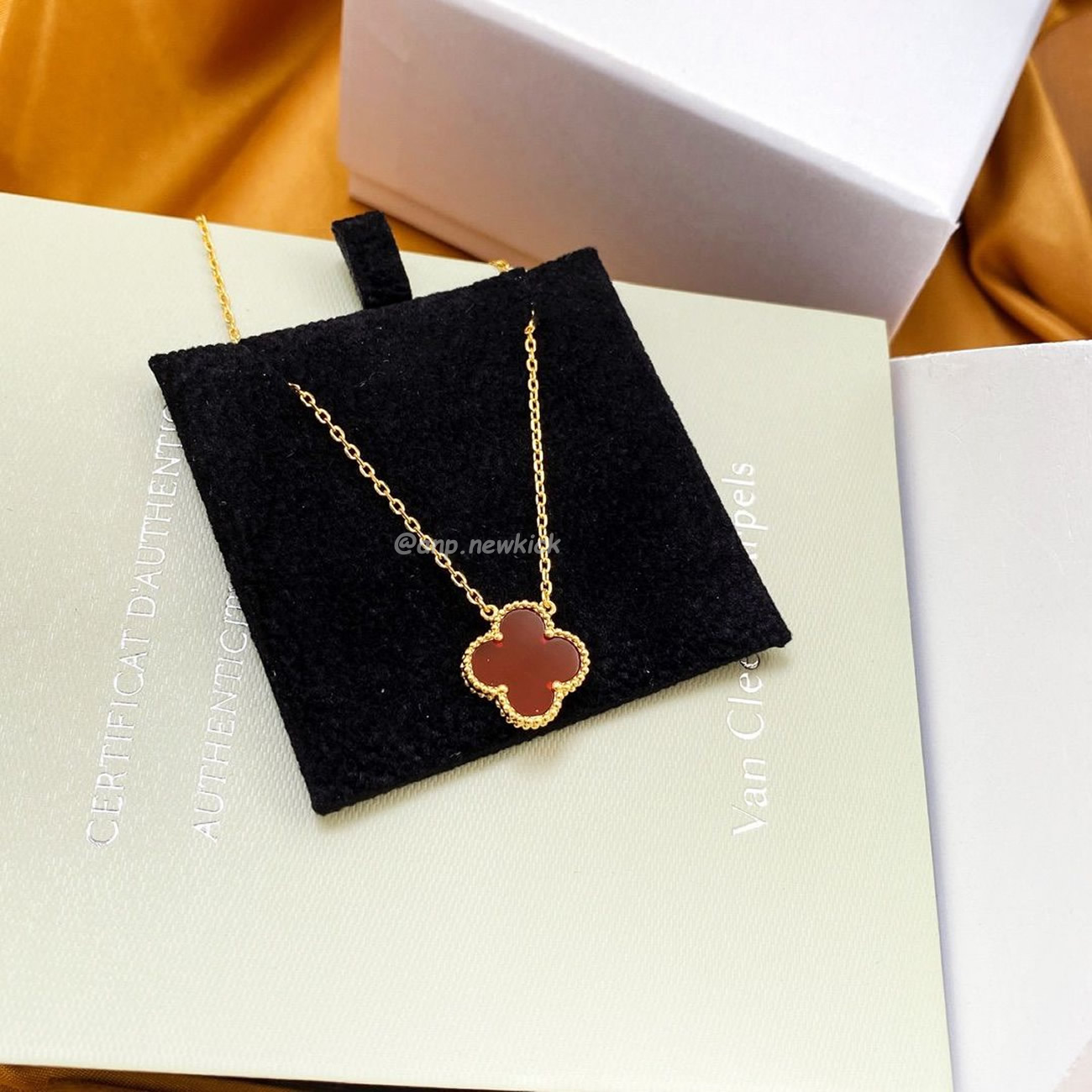 Van Cleef Arpels Vintage Alhambra Pendant (10) - www.kitistry.com Van Cleef Arpels Vintage Alhambra Pendant (10) - www.kitistry.com