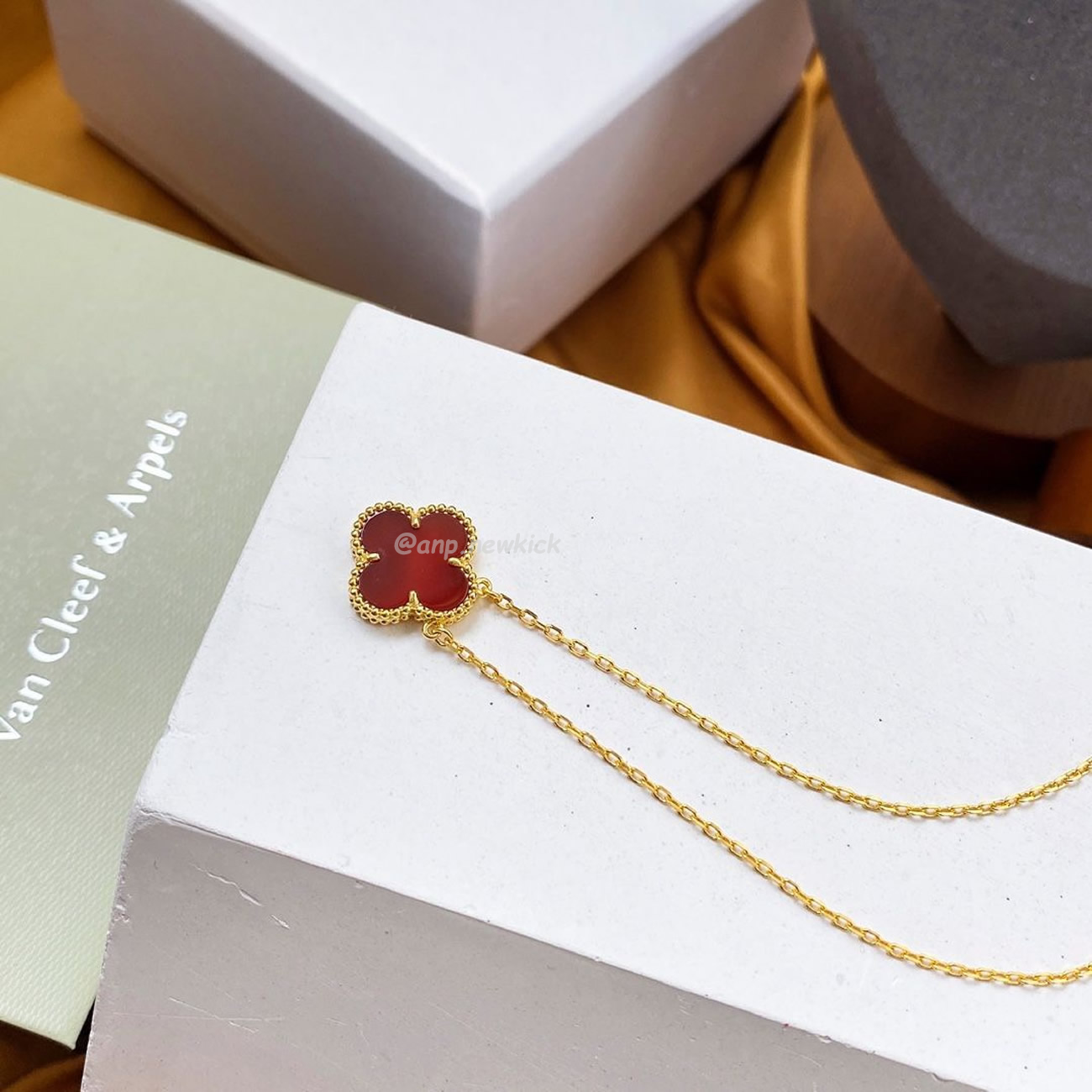 Van Cleef Arpels Vintage Alhambra Pendant (12) - www.kitistry.com Van Cleef Arpels Vintage Alhambra Pendant (12) - www.kitistry.com