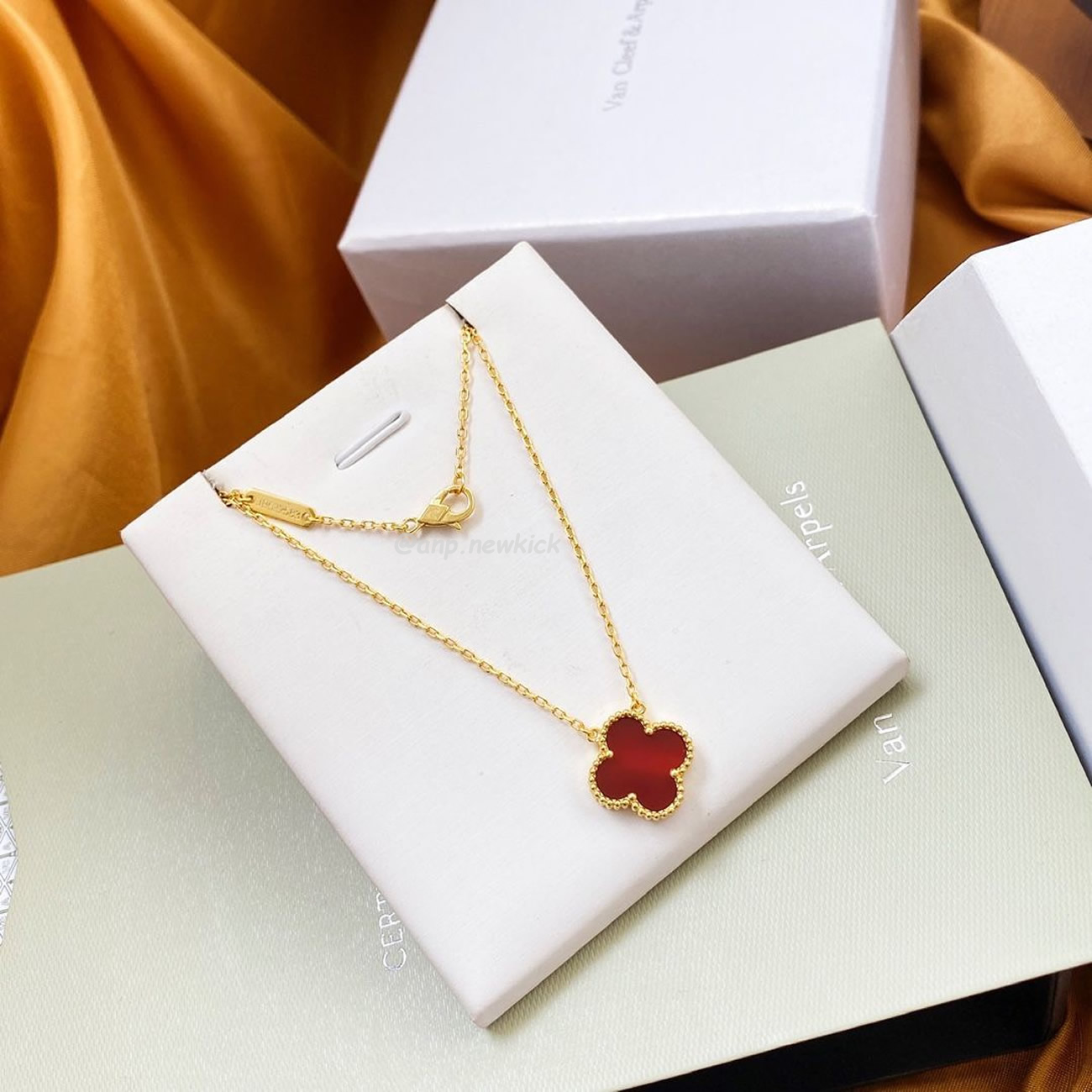 Van Cleef Arpels Vintage Alhambra Pendant (6) - www.kitistry.com Van Cleef Arpels Vintage Alhambra Pendant (6) - www.kitistry.com