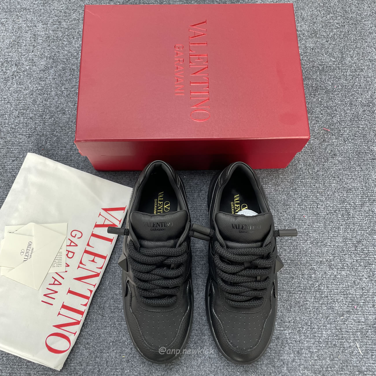Valentino Garavani One Stud Mens Sneakers (5) - www.kitistry.com Valentino Garavani One Stud Mens Sneakers (5) - www.kitistry.com