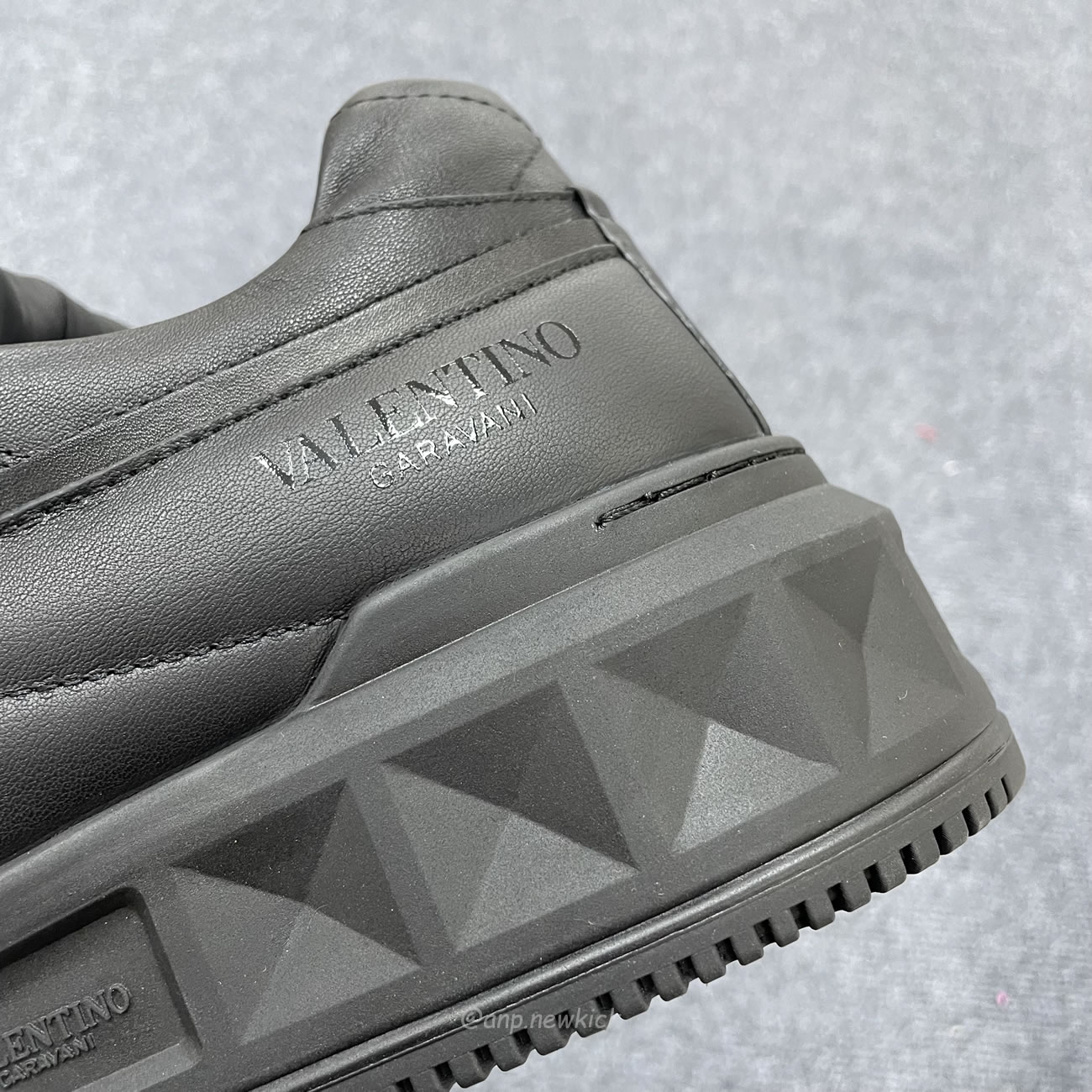Valentino Garavani One Stud Mens Sneakers (8) - www.kitistry.com Valentino Garavani One Stud Mens Sneakers (8) - www.kitistry.com