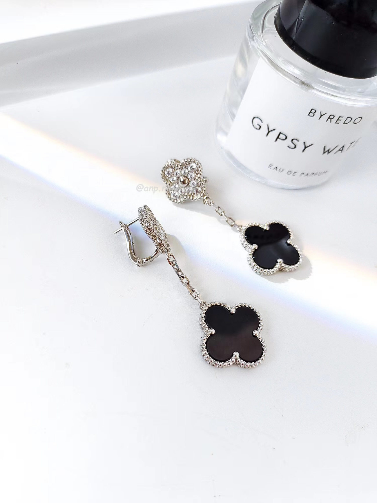 Van Cleef Arpels Magic Alhambra Earrings 2 Motifs 18k White Gold (10) - www.kitistry.com Van Cleef Arpels Magic Alhambra Earrings 2 Motifs 18k White Gold (10) - www.kitistry.com