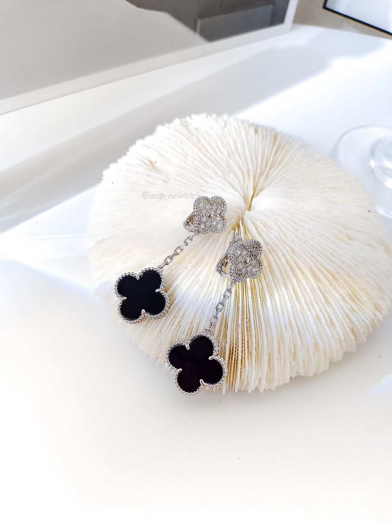 Van Cleef Arpels Magic Alhambra Earrings 2 Motifs 18k White Gold (9) - www.kitistry.com Van Cleef Arpels Magic Alhambra Earrings 2 Motifs 18k White Gold (9) - www.kitistry.com