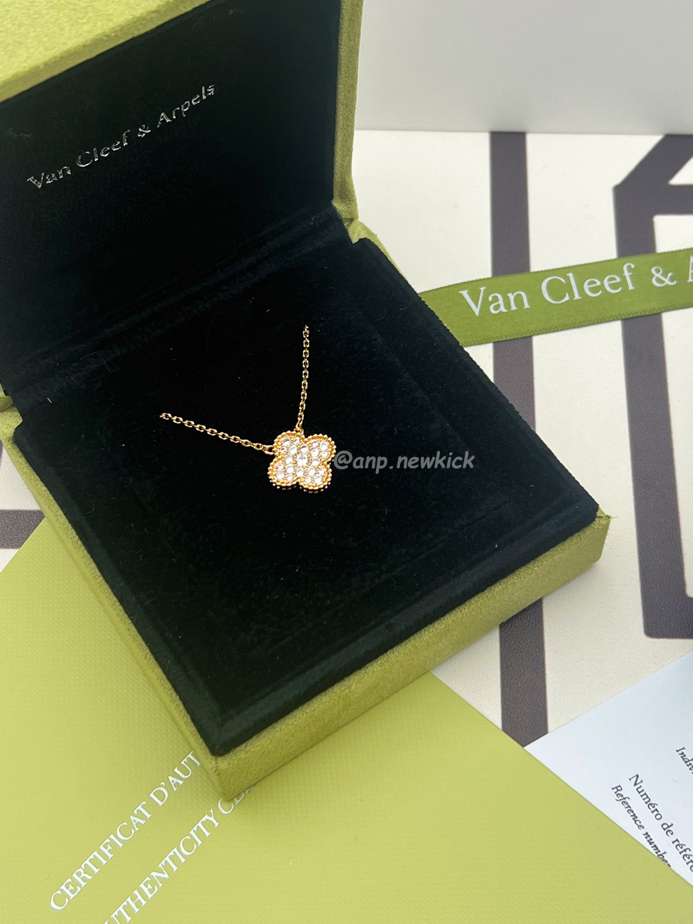 Van Cleef Arpels Full Diamond Clover Necklace (1) - www.kitistry.com Van Cleef Arpels Full Diamond Clover Necklace (1) - www.kitistry.com