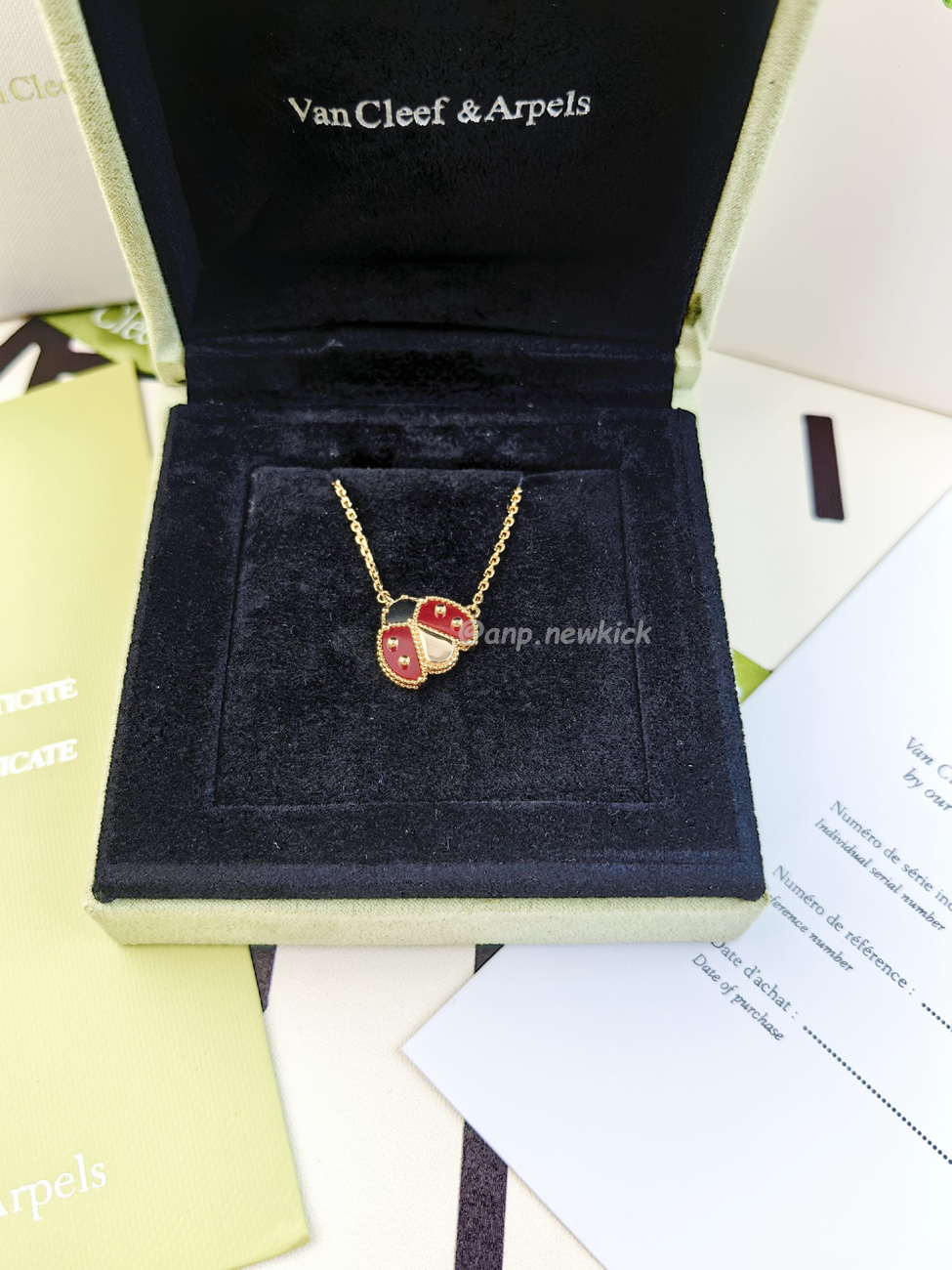 Van Cleef Arpels Full Diamond Clover Necklace (16) - www.kitistry.com Van Cleef Arpels Full Diamond Clover Necklace (16) - www.kitistry.com