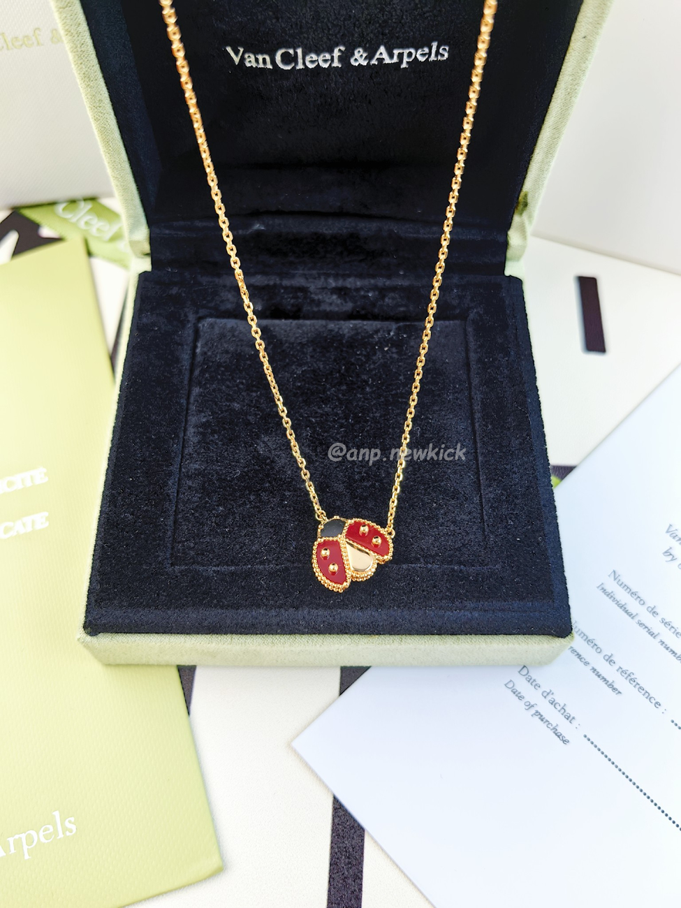 Van Cleef Arpels Full Diamond Clover Necklace (17) - www.kitistry.com Van Cleef Arpels Full Diamond Clover Necklace (17) - www.kitistry.com