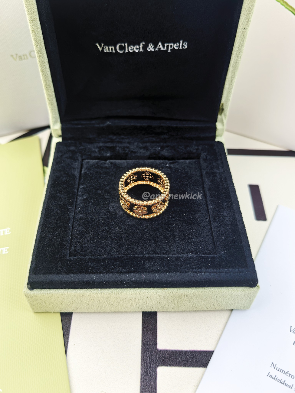 Van Cleef Arpels Full Diamond Ring (11) - www.kitistry.com Van Cleef Arpels Full Diamond Ring (11) - www.kitistry.com