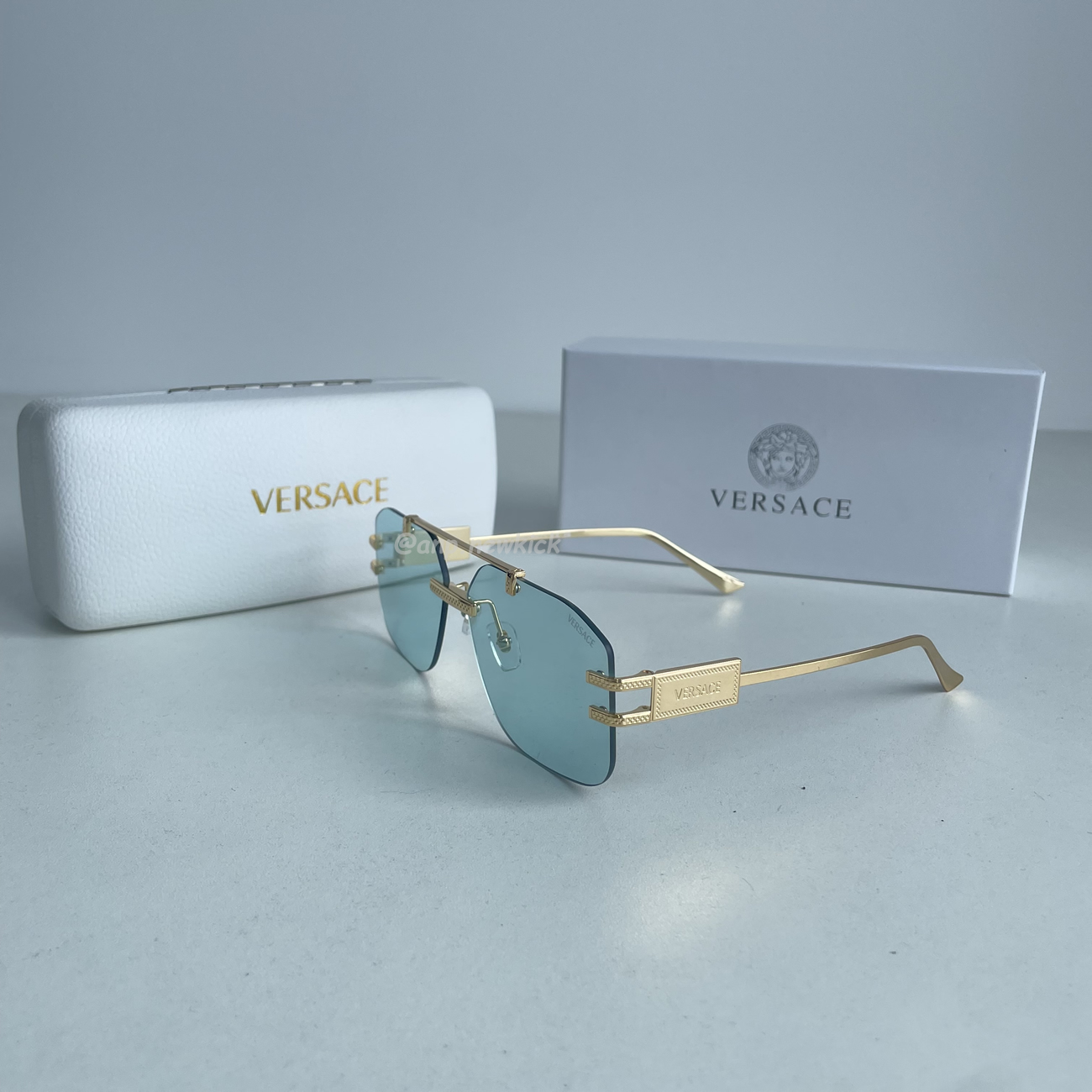 Versace Damier Plaque Sunglasses Black Gold (3) - www.kitistry.com Versace Damier Plaque Sunglasses Black Gold (3) - www.kitistry.com