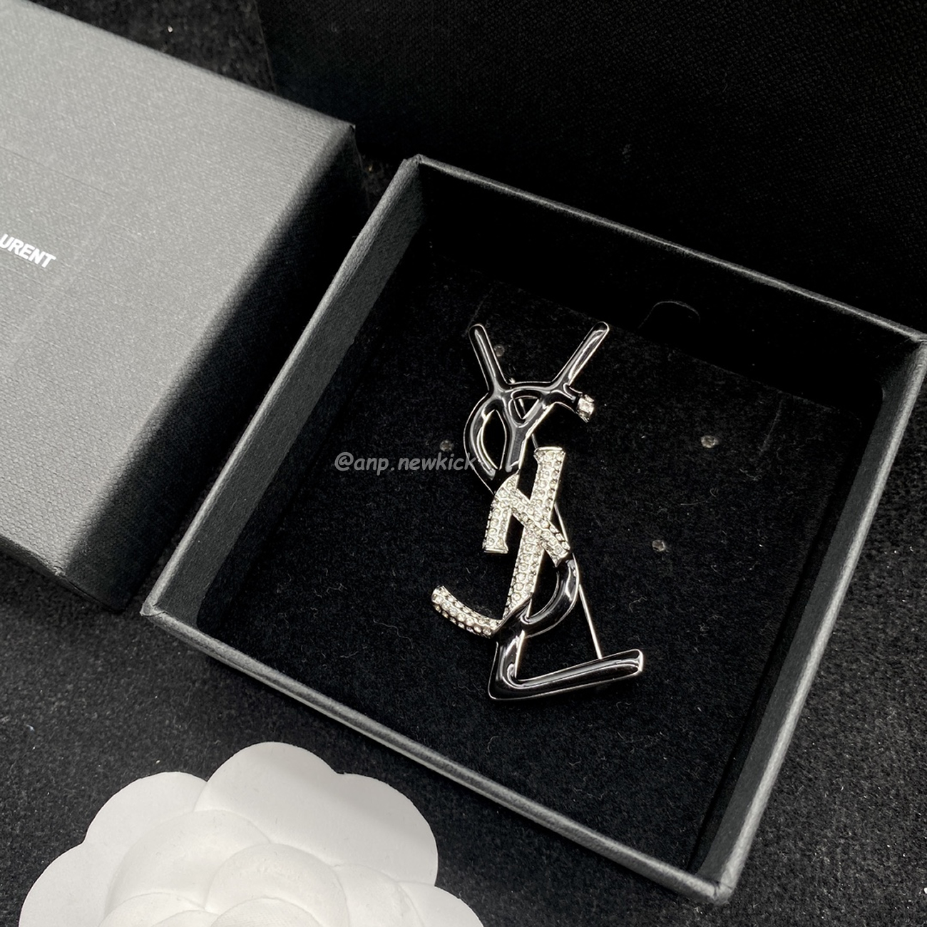 Saint Laurent Ysl Brooch (1) - www.kitistry.com Saint Laurent Ysl Brooch (1) - www.kitistry.com