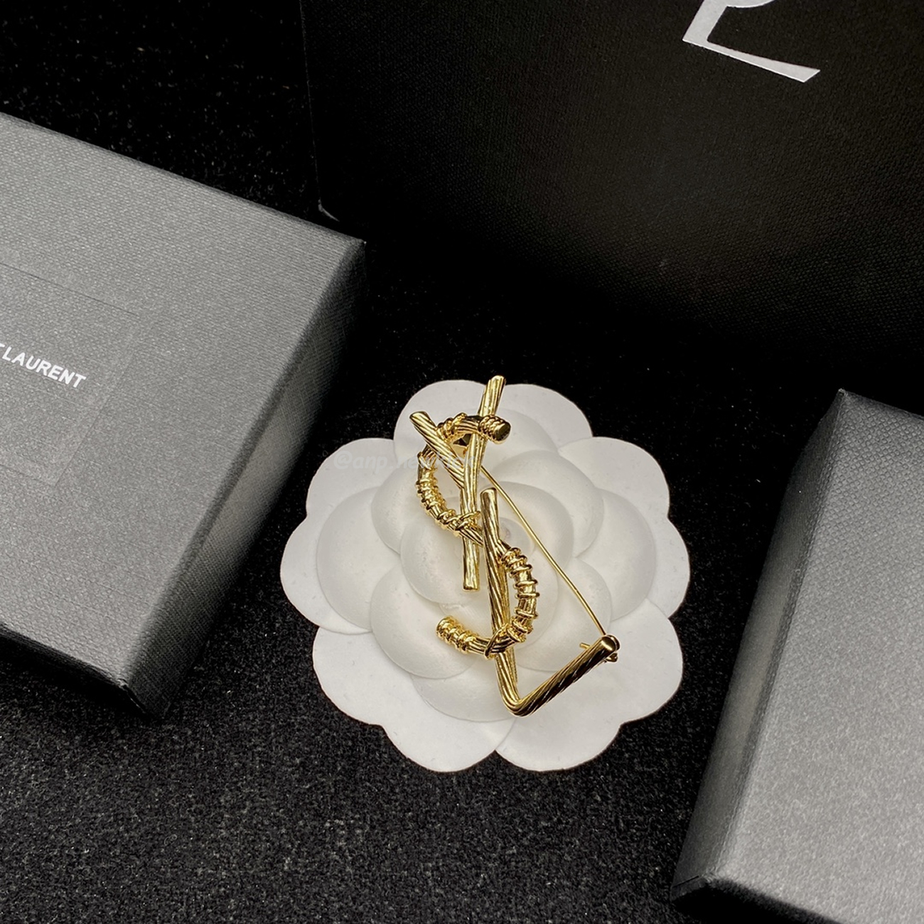 Saint Laurent Ysl Brooch (11) - www.kitistry.com Saint Laurent Ysl Brooch (11) - www.kitistry.com