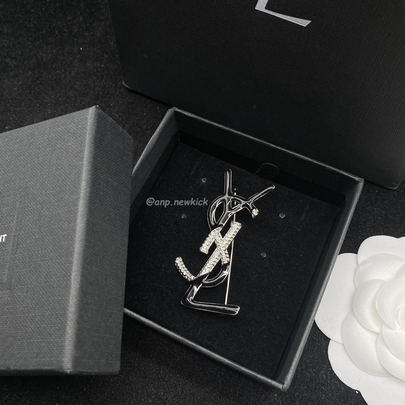 Saint Laurent Ysl Brooch (2) - www.kitistry.com Saint Laurent Ysl Brooch (2) - www.kitistry.com
