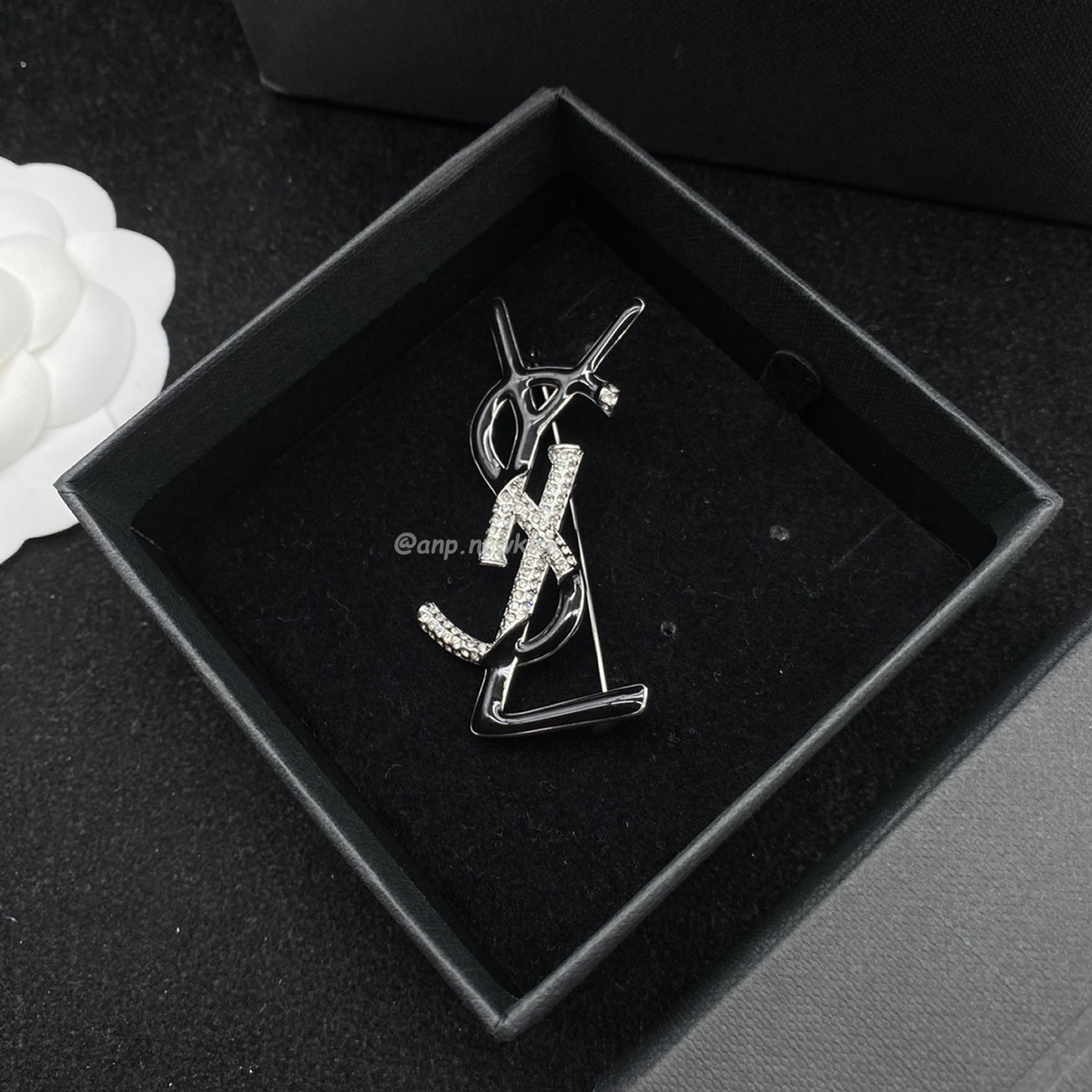 Saint Laurent Ysl Brooch (3) - www.kitistry.com Saint Laurent Ysl Brooch (3) - www.kitistry.com