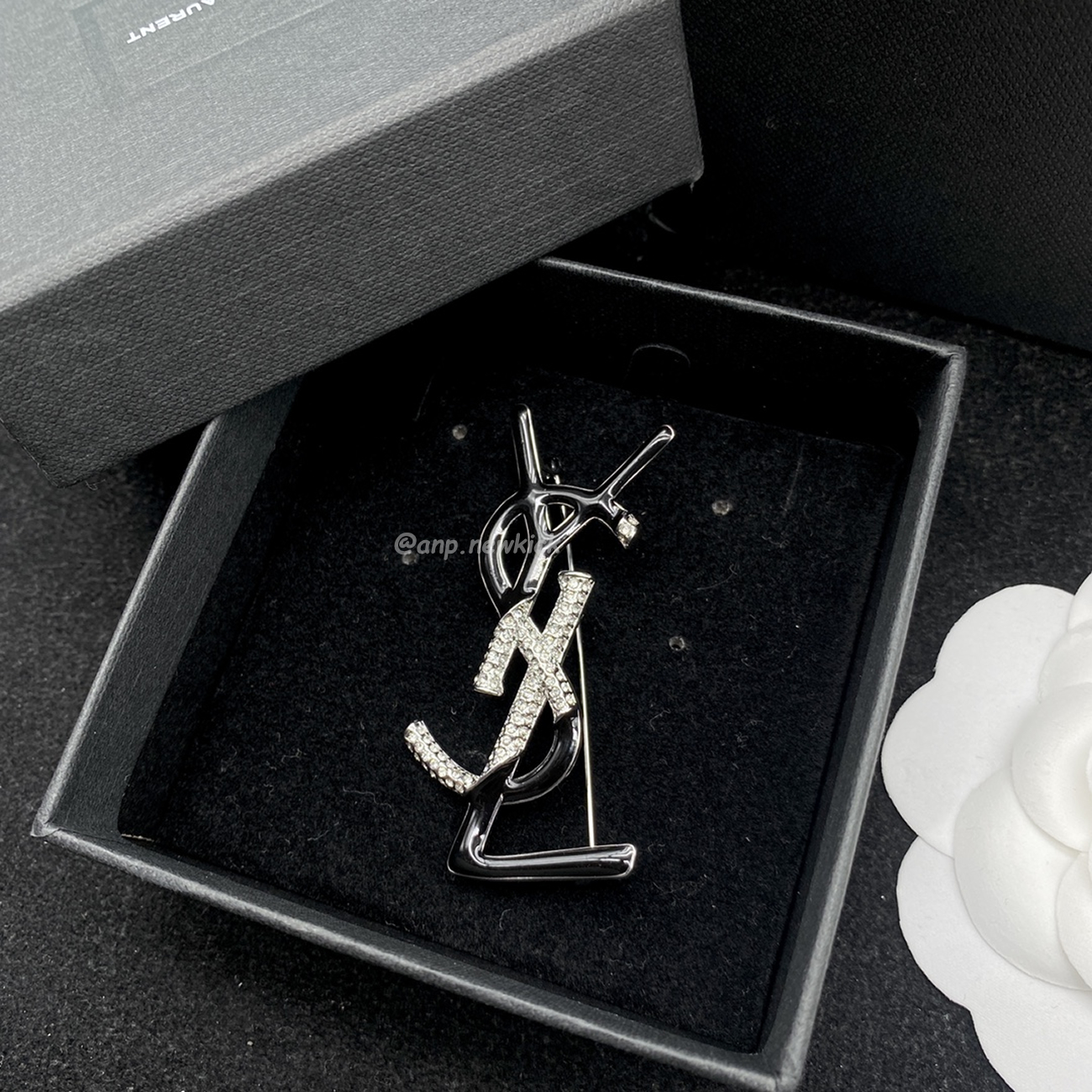 Saint Laurent Ysl Brooch (4) - www.kitistry.com Saint Laurent Ysl Brooch (4) - www.kitistry.com