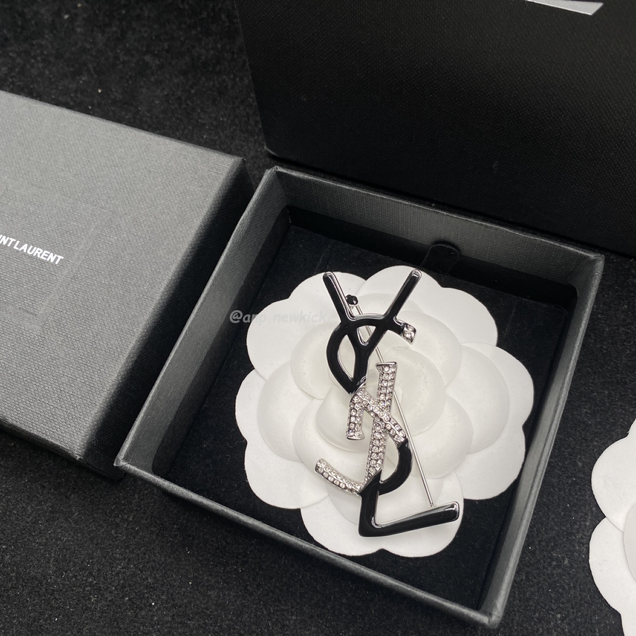 Saint Laurent Ysl Brooch (5) - www.kitistry.com Saint Laurent Ysl Brooch (5) - www.kitistry.com