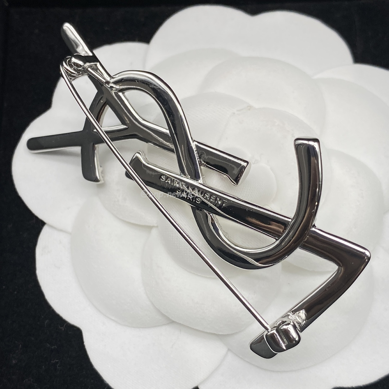 Saint Laurent Ysl Brooch (6) - www.kitistry.com Saint Laurent Ysl Brooch (6) - www.kitistry.com