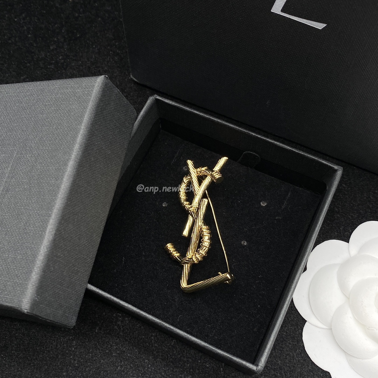 Saint Laurent Ysl Brooch (7) - www.kitistry.com Saint Laurent Ysl Brooch (7) - www.kitistry.com