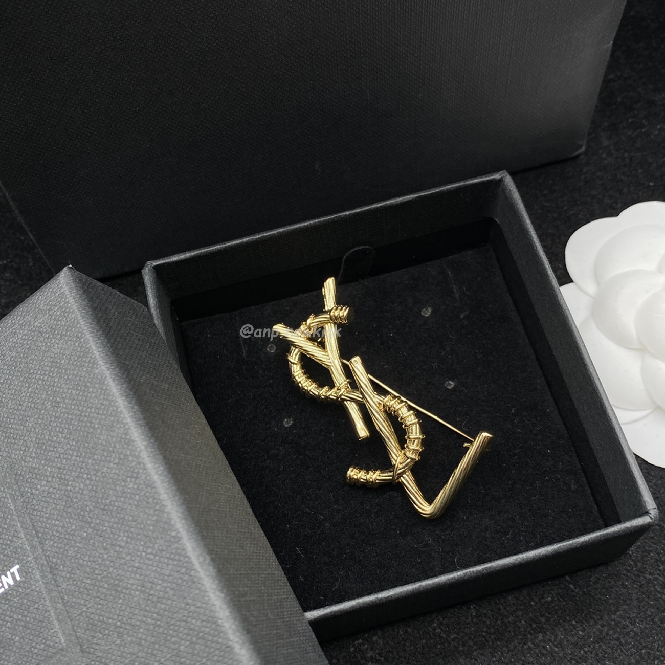 Saint Laurent Ysl Brooch (8) - www.kitistry.com Saint Laurent Ysl Brooch (8) - www.kitistry.com