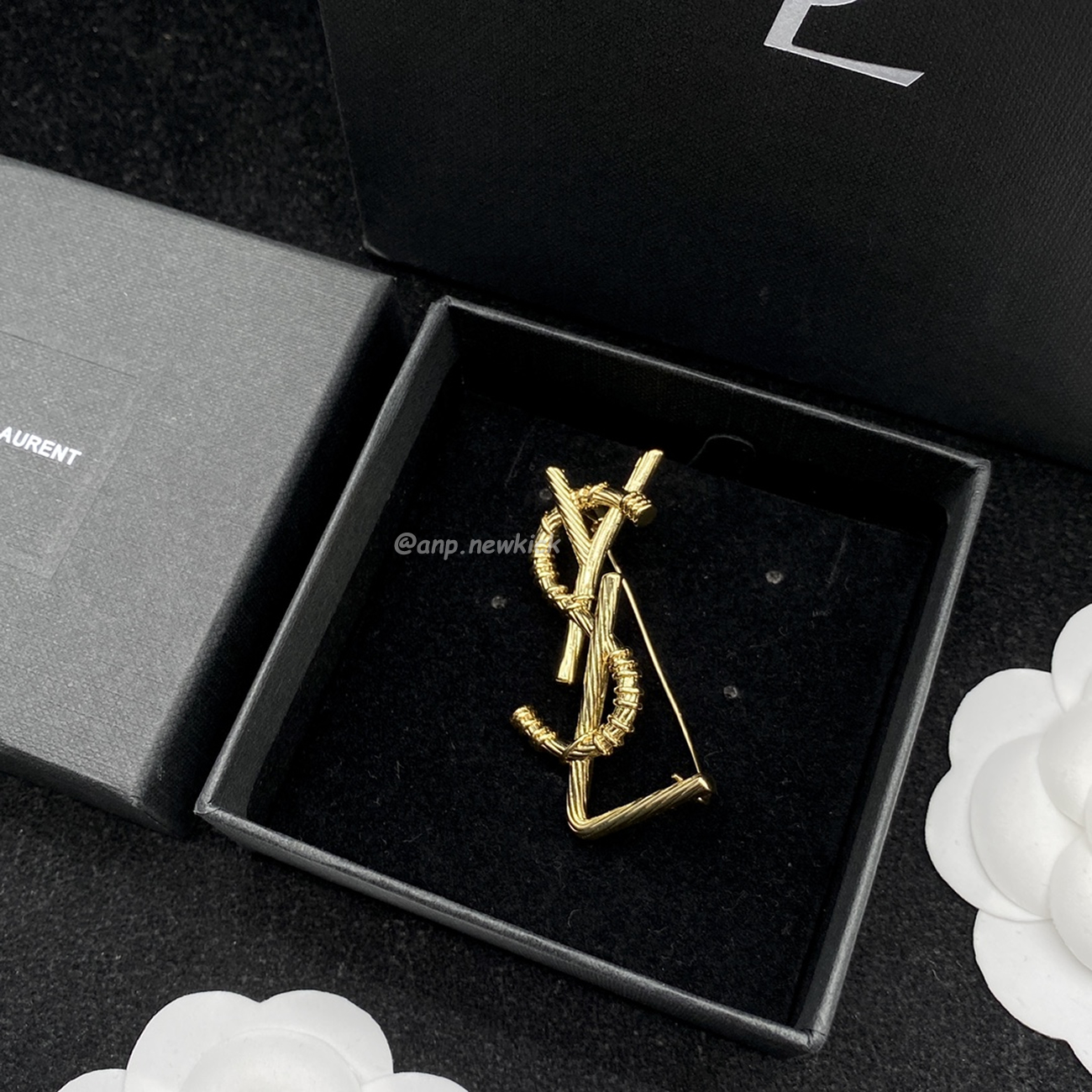 Saint Laurent Ysl Brooch (9) - www.kitistry.com Saint Laurent Ysl Brooch (9) - www.kitistry.com