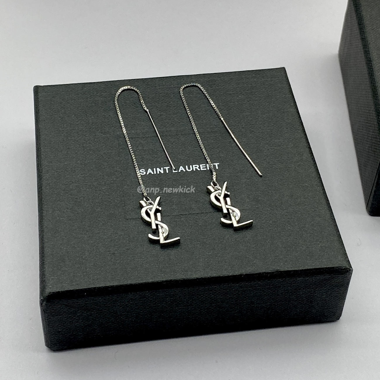 Saint Laurent Opyum Ysl Hanging Earrings (5) - www.kitistry.com Saint Laurent Opyum Ysl Hanging Earrings (5) - www.kitistry.com