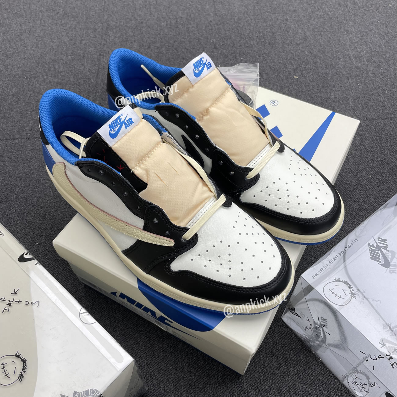 Air Jordan 1 Retro Low OG SP Fragment x Travis Scott DM7866-140