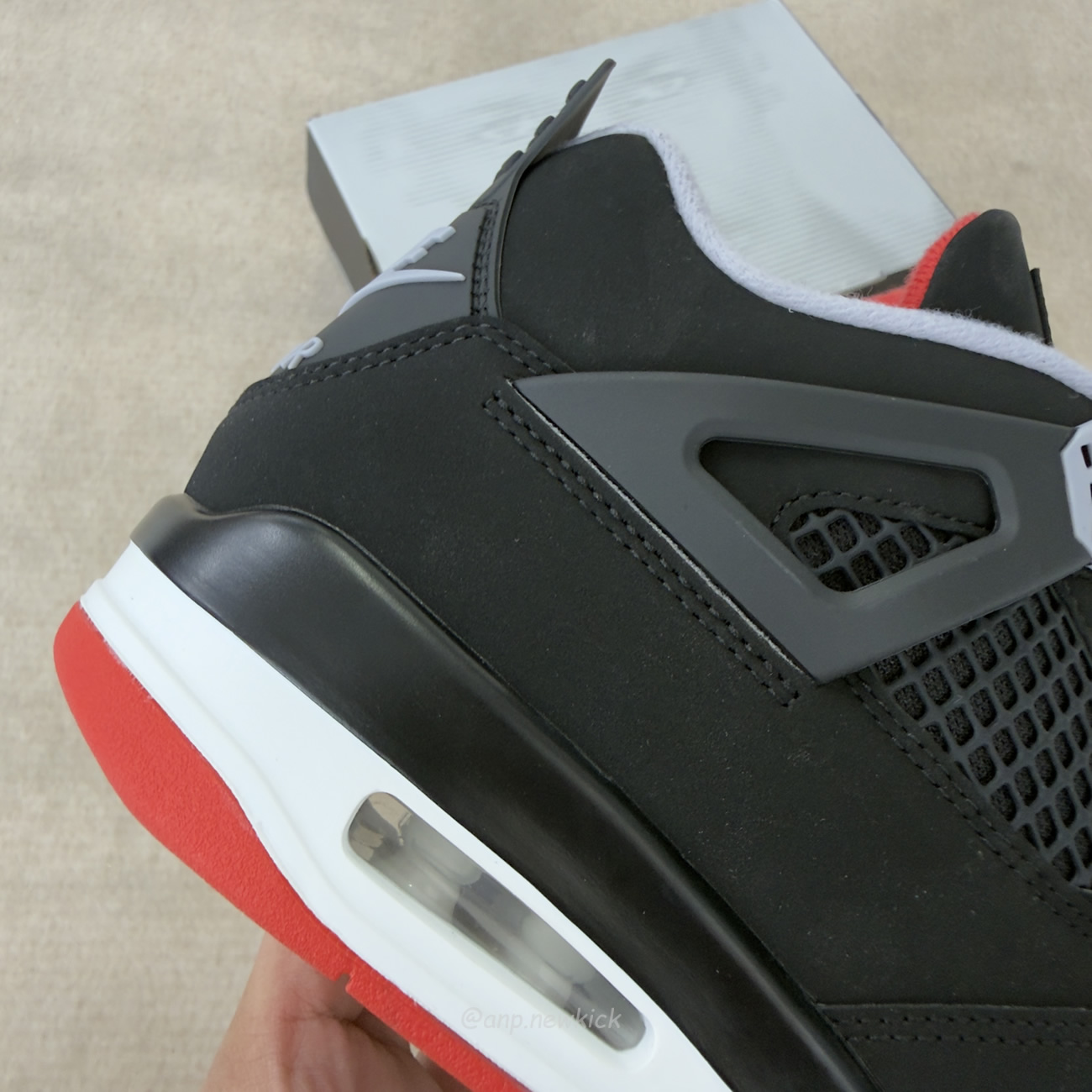 Air Jordan 4 Retro OG Bred (2026) IX8180-001