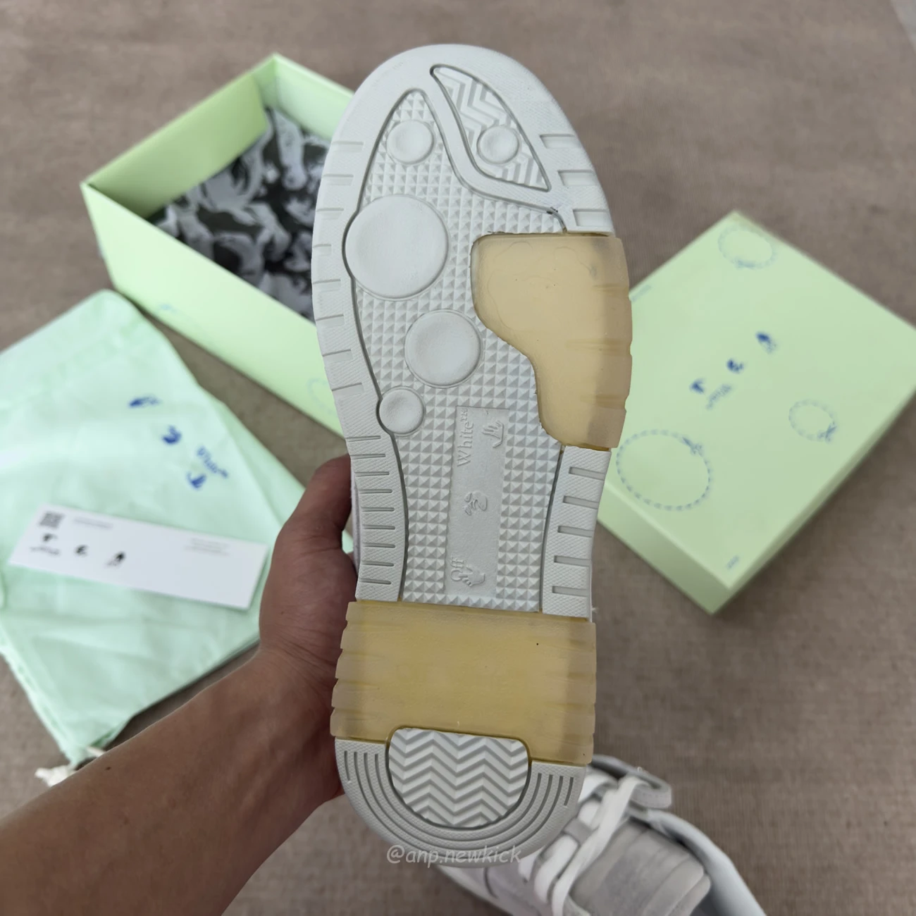OFF-WHITE Out Of Office OOO Low Tops Vintage Suede Destressed White OMIA189F22LEA0120101