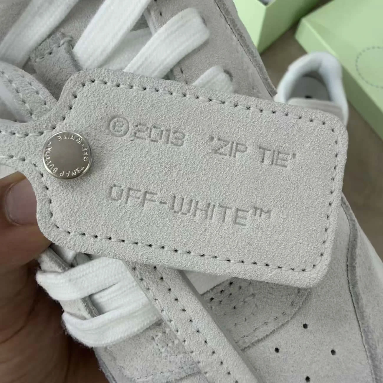OFF-WHITE Out Of Office OOO Low Tops Vintage Suede Destressed White OMIA189F22LEA0120101