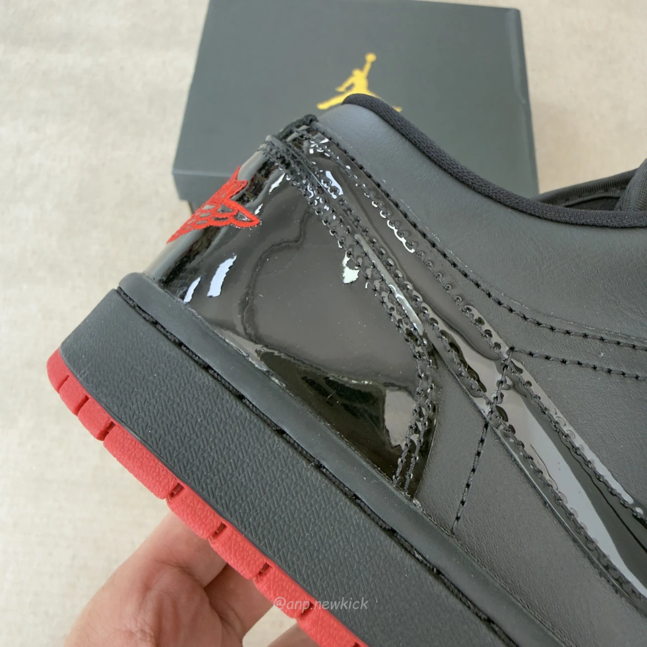 AIR JORDAN 1 LOW GYM BLACK RED 553558-606