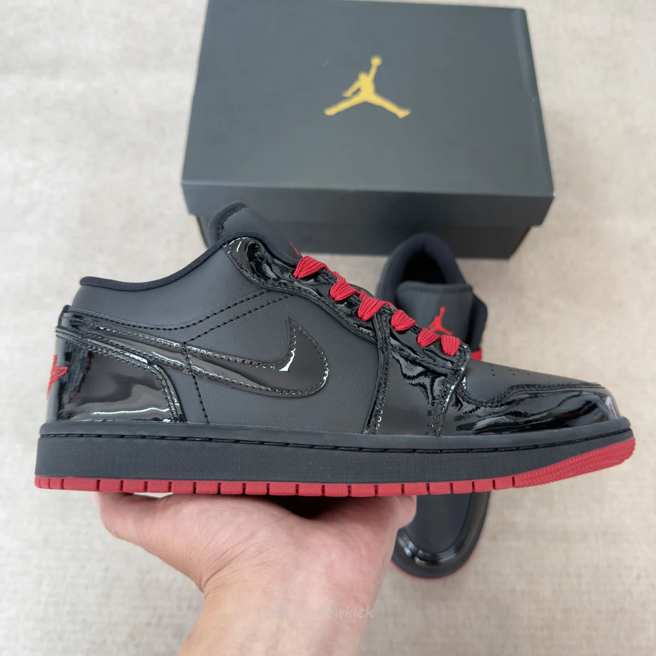 AIR JORDAN 1 LOW GYM BLACK RED 553558-606